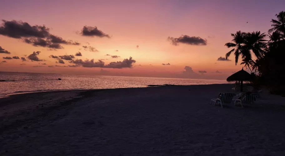 When I think of you sometime,
And I wanna spend some time with you,
Just the two of us..!
We can make it if we try,
Just the two of us,
(Just the two of us)
Just the two of us,
Building castles in the sky....!
Just the two of us
You and I