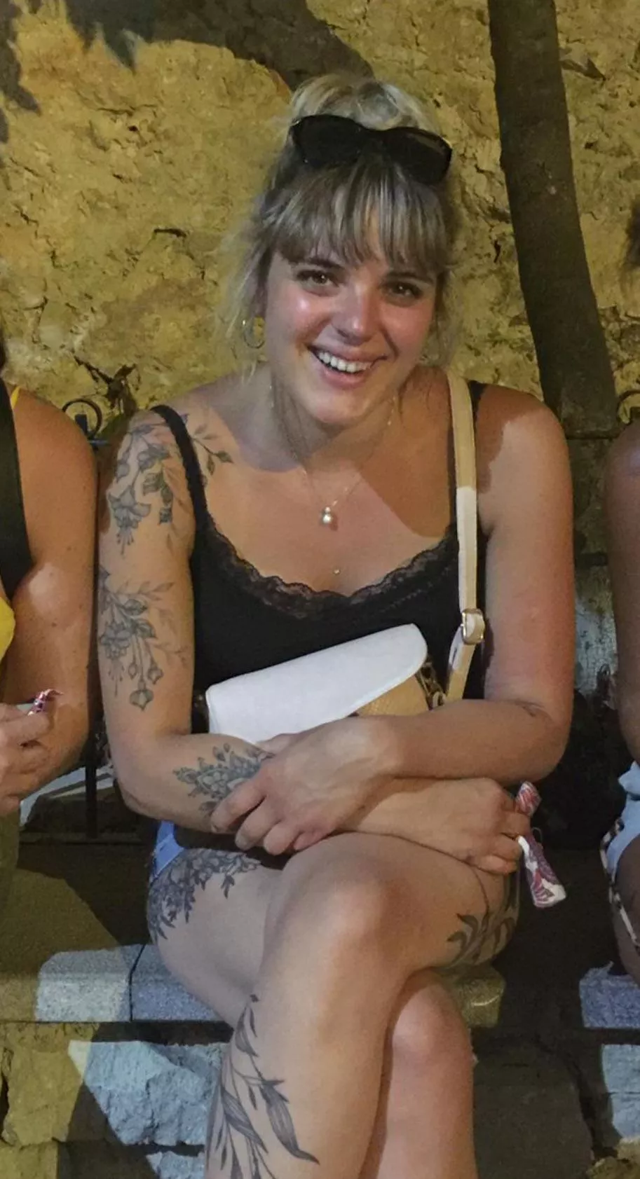 Who wants to cum for my gf?