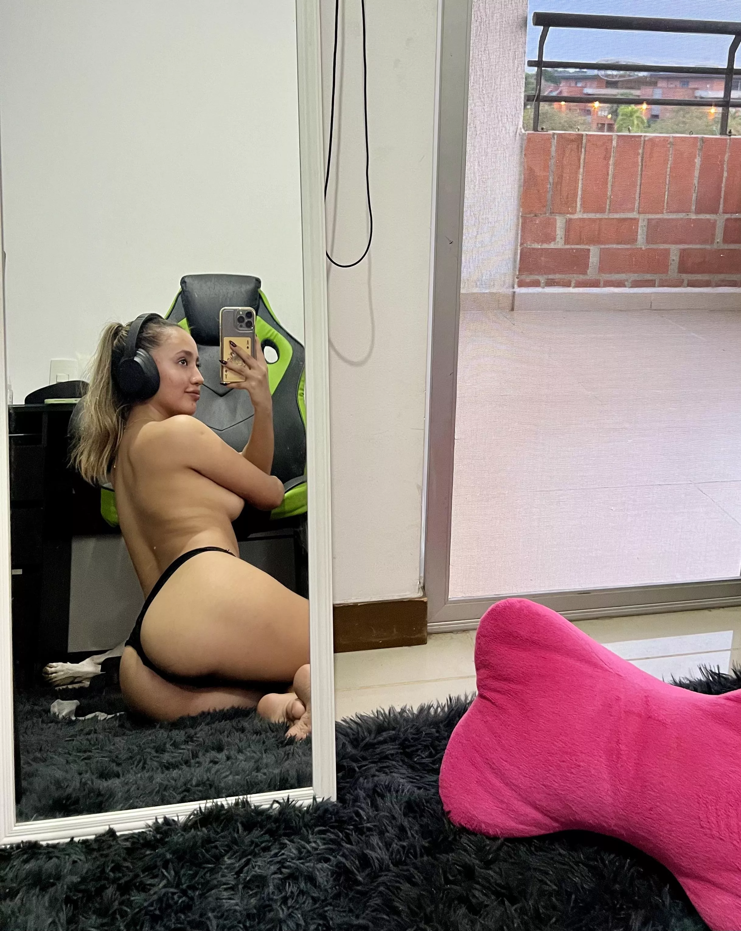 would love if u pull my hair and spank me