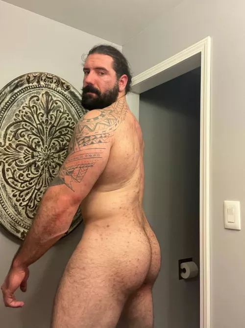 Would you come after seeing my naked ass in the bathroom? 🍑