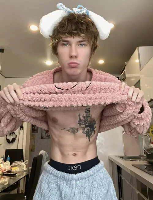 w..what do you think about cute bunny boys?🐰☁️