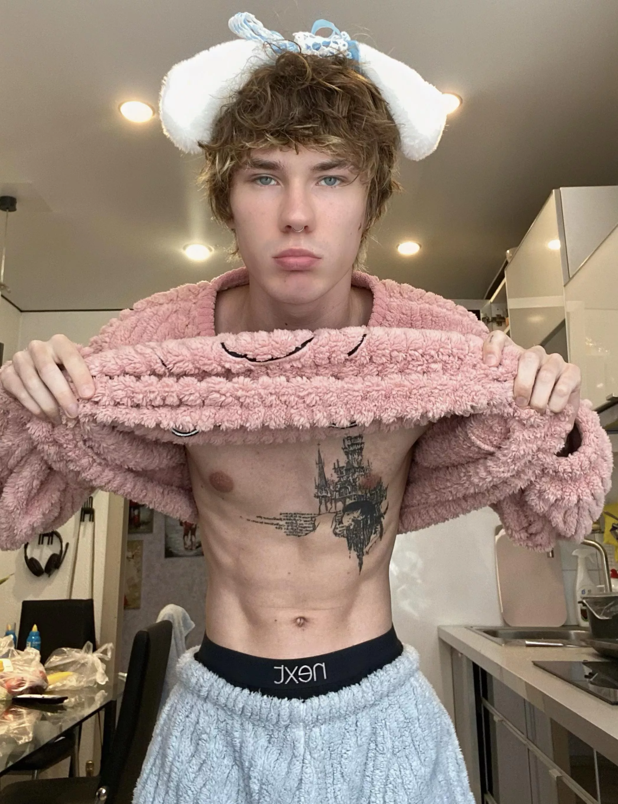 w..what do you think about cute bunny boys?🐰☁️