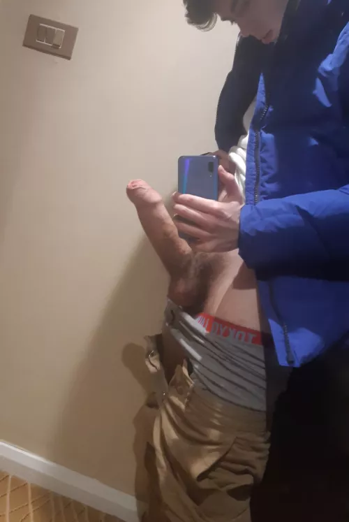 Yes, you have a boyfriend. Yes, you masturbate to hung guys on Reddit 