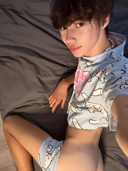 you have one hit where you choose? A) my innocent face/ B) my small ass/ C) on my hello kitty outfit :3