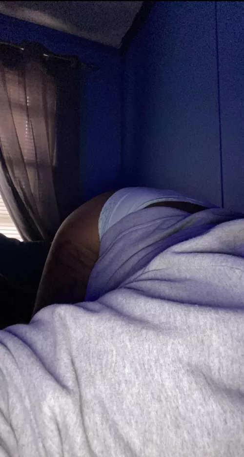 20F4F submissive big pierced breast slut who loves older women.