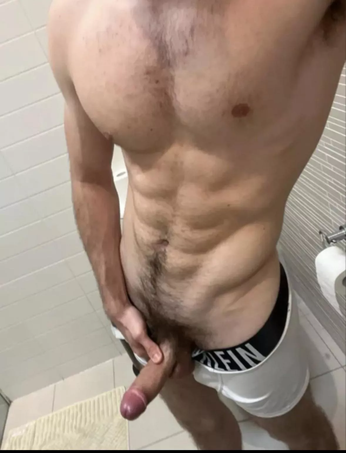 23M fit guy looking for muscly & fit jocks, hairy + HMU: benladvi
