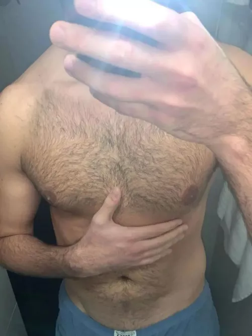 32 verbal, hairy, hung dom top here looking for cute twinks/bottom boys! Snap: Tyler_d921