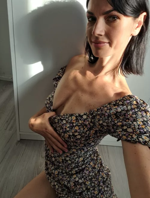 Are petite brunettes your type? (F36)