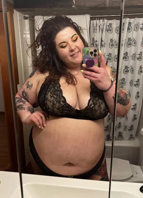 Being slutty in my friends bathroom ☺️