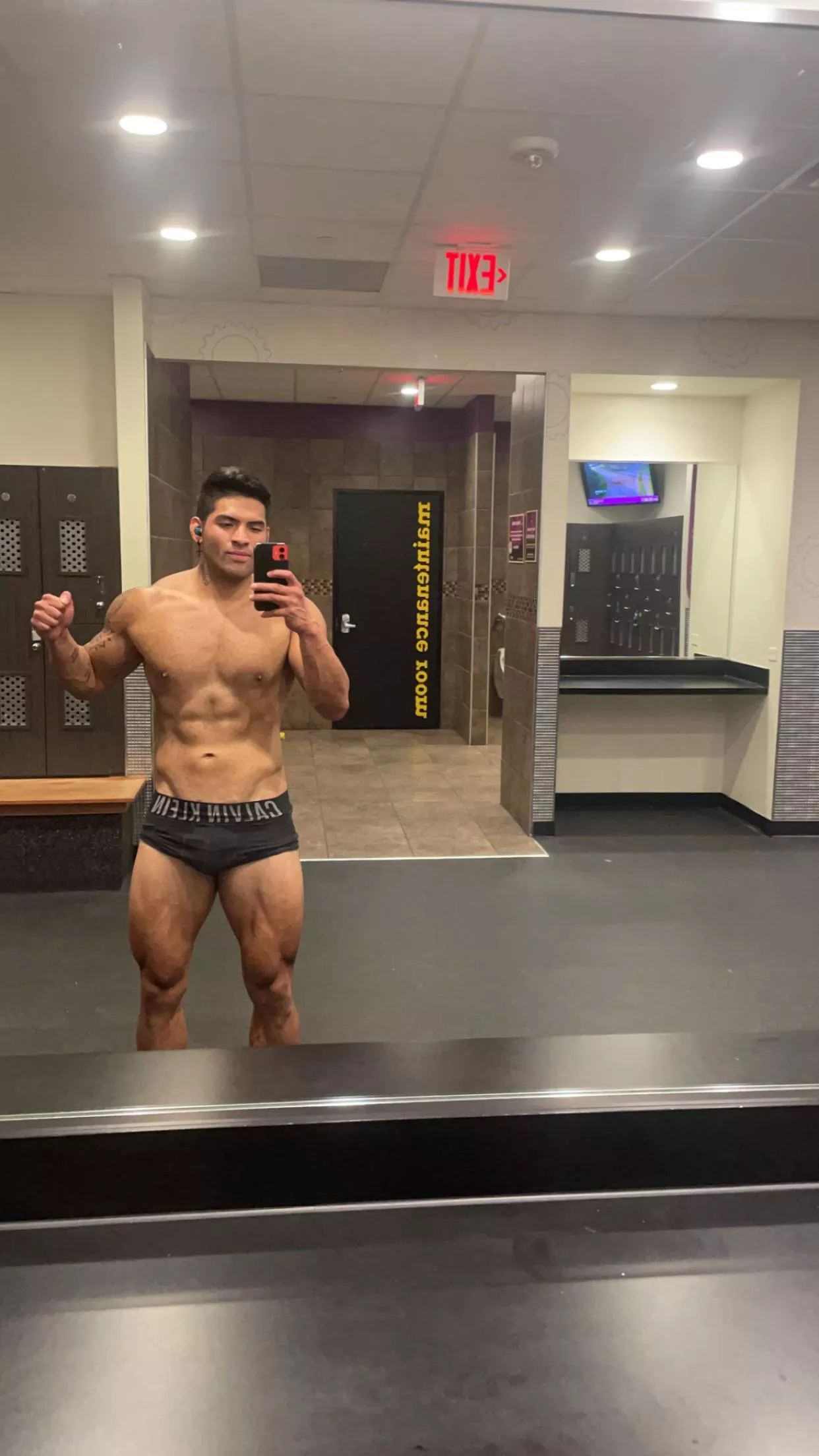 Do the Calvin Kleins look good on me 😙