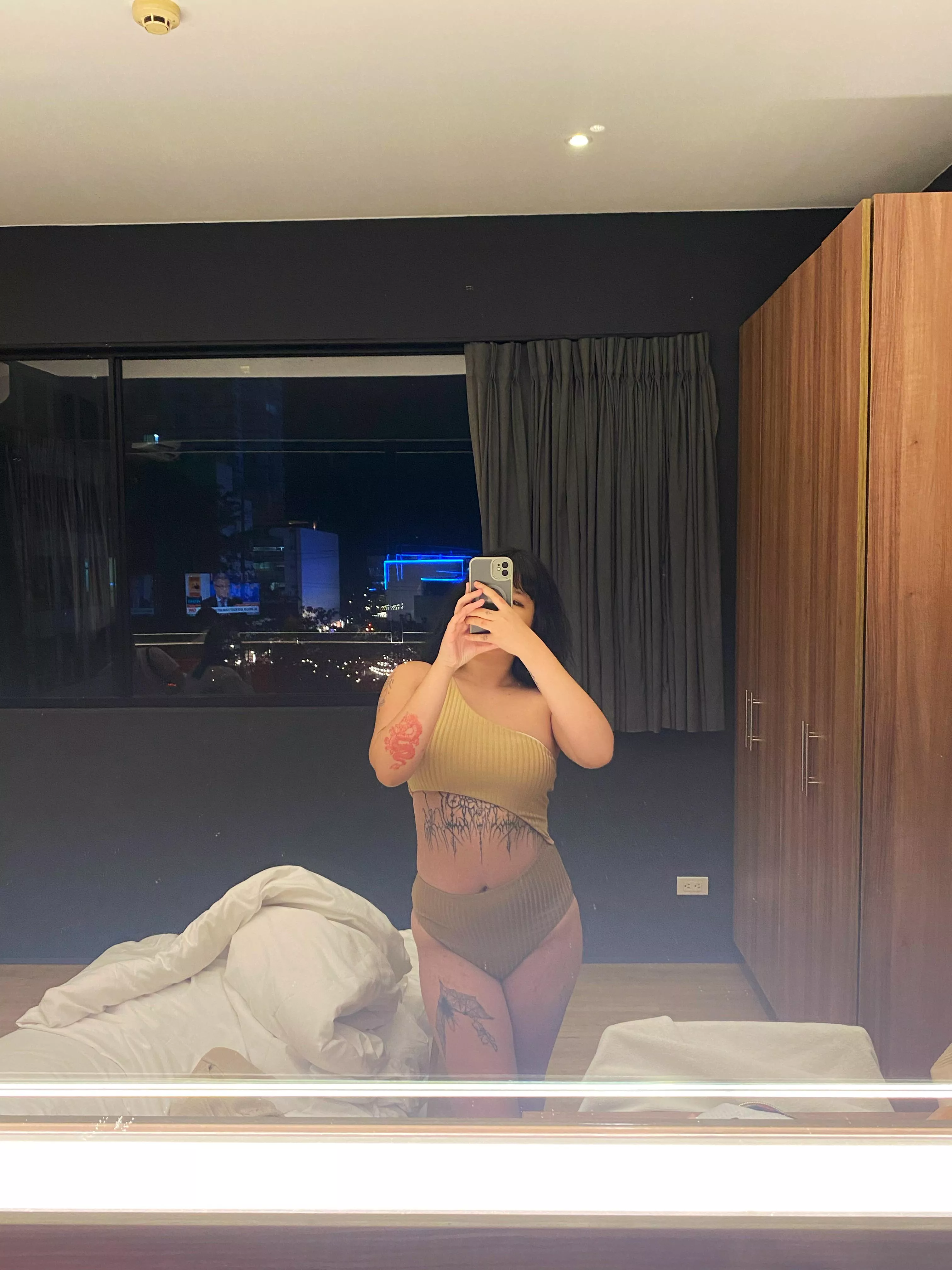 [f]eeling a bit sexy tonight 🍂