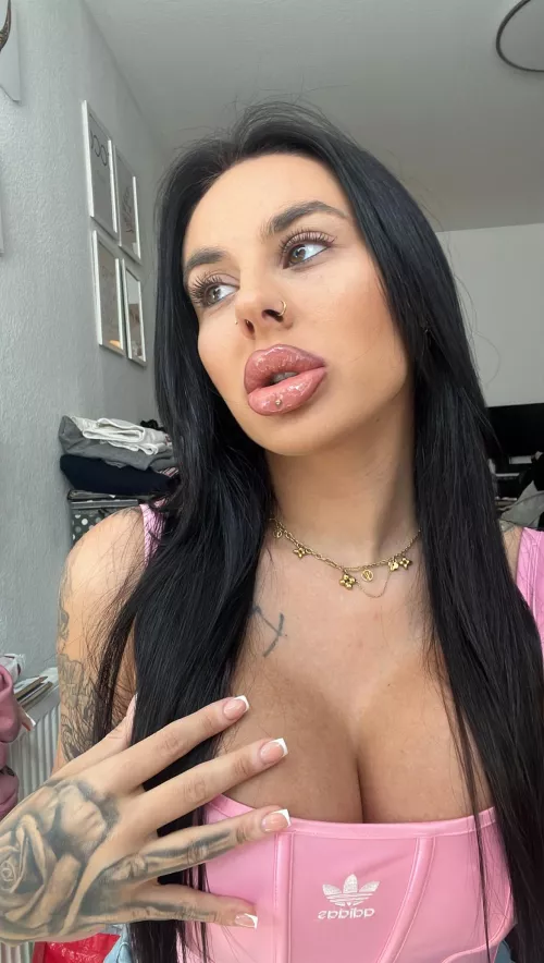 I have something to show you that you'll love to see. 😏🔥