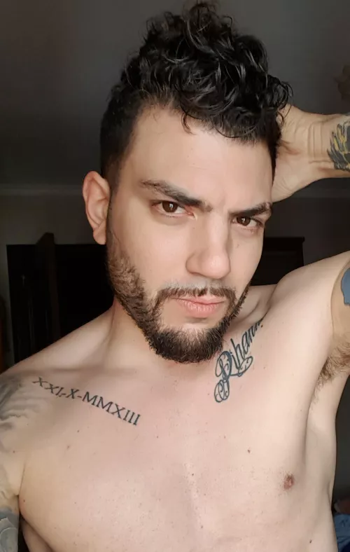 I like the smell of my armpits today 😏☺️