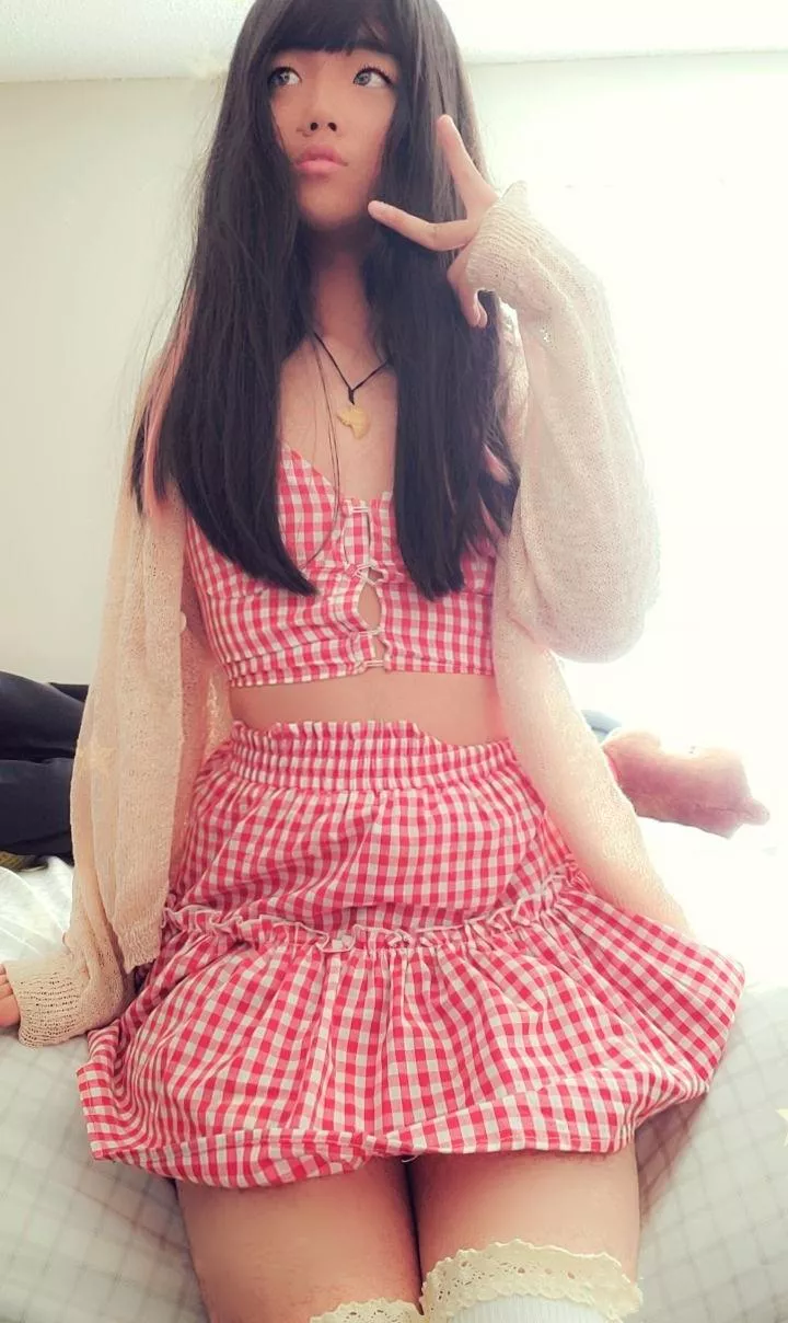 i need to learn how to pose loll 😖