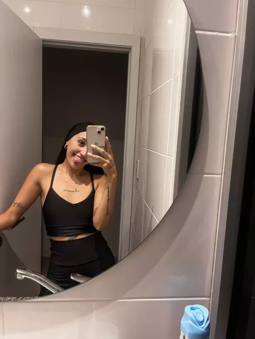 I want to get so loud in the bed room w u