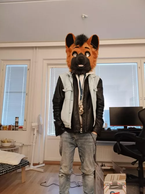 just recently got my fursuit head from @pilotkiddo from twitter