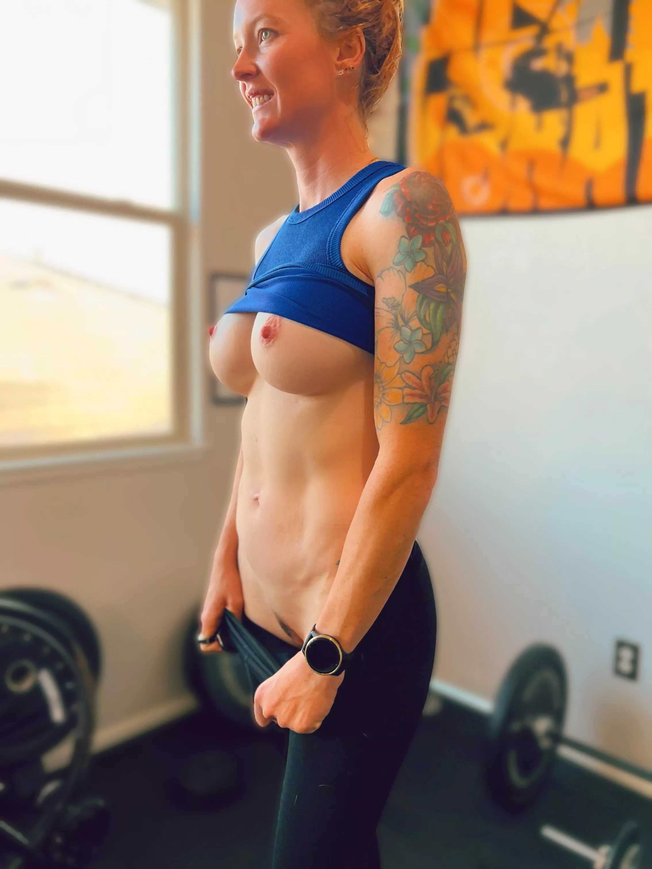 Let’s start the weekend off by showing you my 34 year old mom bod. Just trying to stay fit enough to fuck. 
