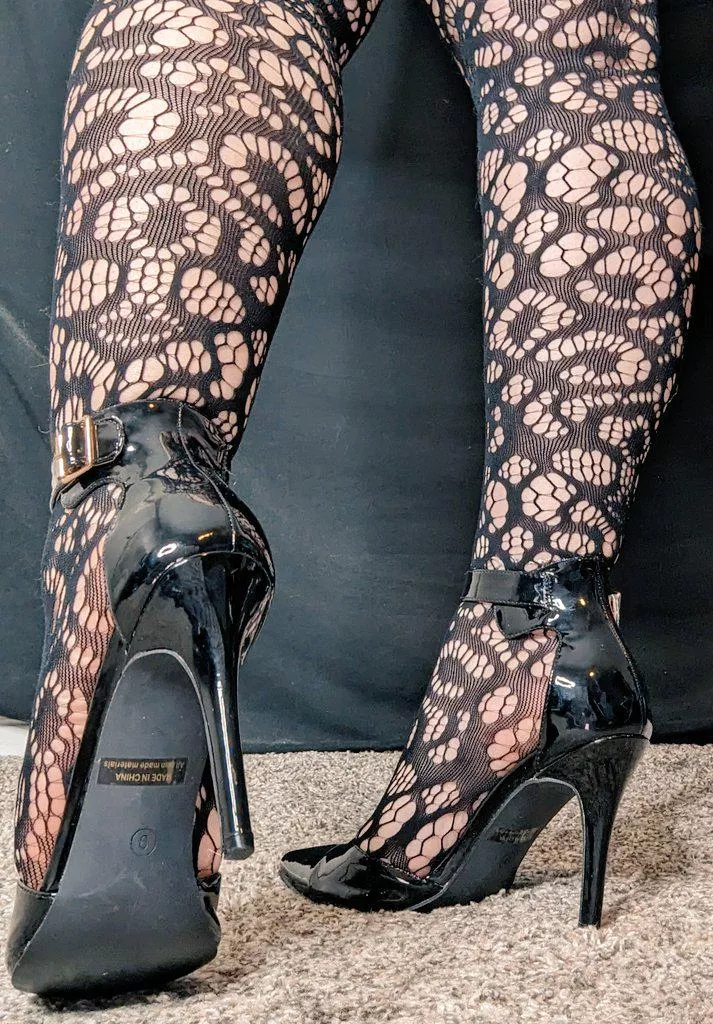 My hot patent black heels always make the weakest boys come to their knees.... 