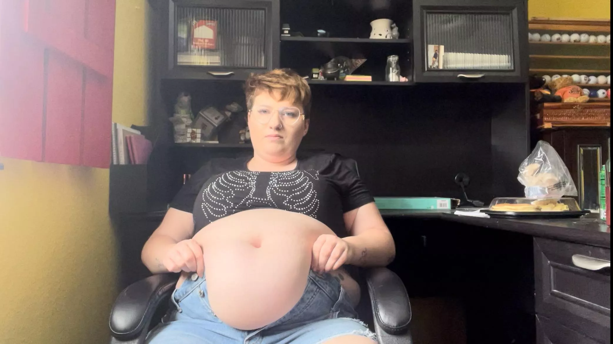 New belly play video available