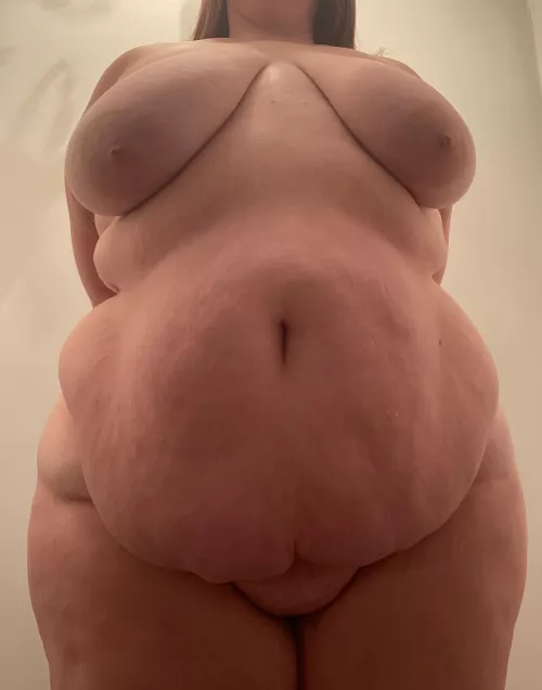 People have been asking for more tummy, so here it is 🙈🙈🙈