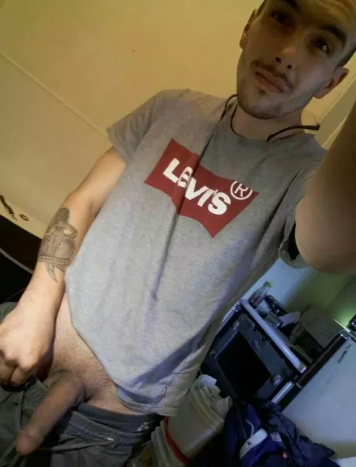 Pulled the fat soft dick out cause a girl didnt believe the siza when its stilll soft...its a gem imo