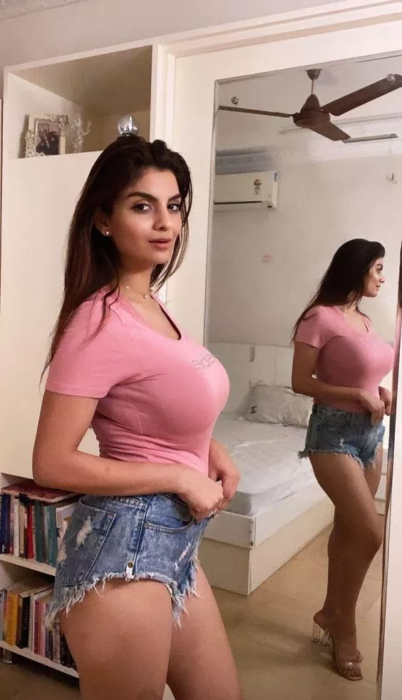 She knows how to flaunt 