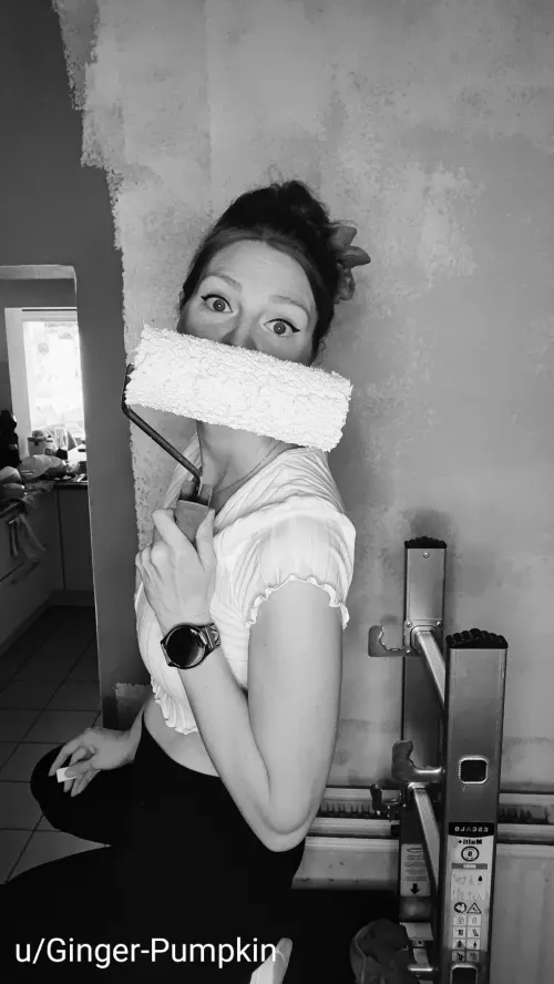 Strong women paint their own walls in crop tops🤍💪🏼