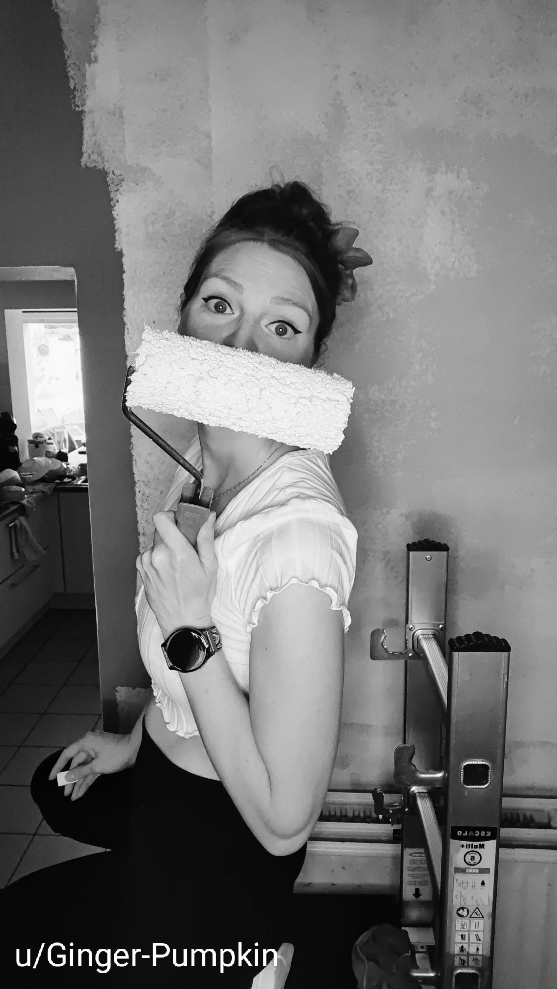 Strong women paint their own walls in crop tops🤍💪🏼