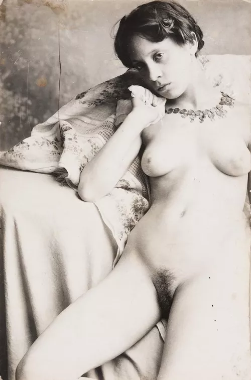 Studio nude ca 1904