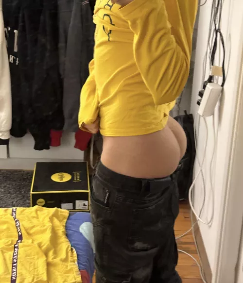 What do you think of my little butt? 🥹 (18)