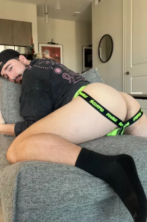 which one of you nerds is gonna come over and rail me to death? 😈🙇🏻