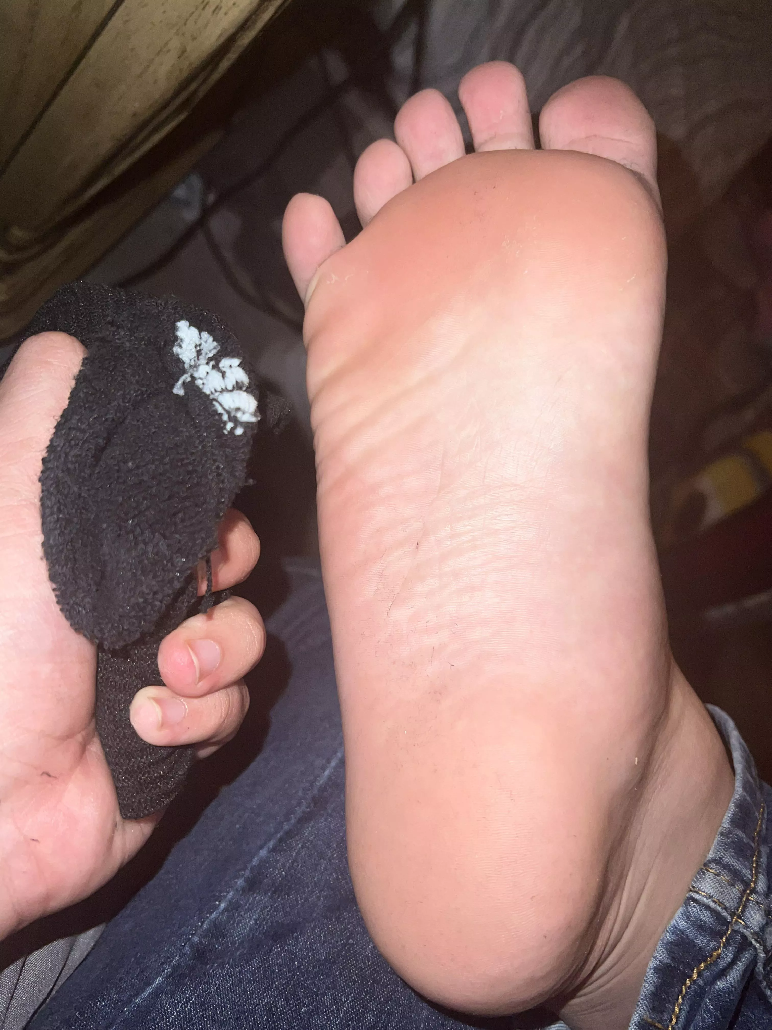 Who wants to smell the scent of a real man and satisfy their craving for a real man who wants to smell my delicious 19 year old feet dms open for humiliation (paid of course slaves)