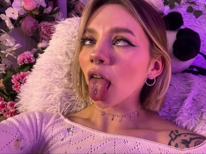 You'd like to see my mouth filled with your cum, wouldn't you