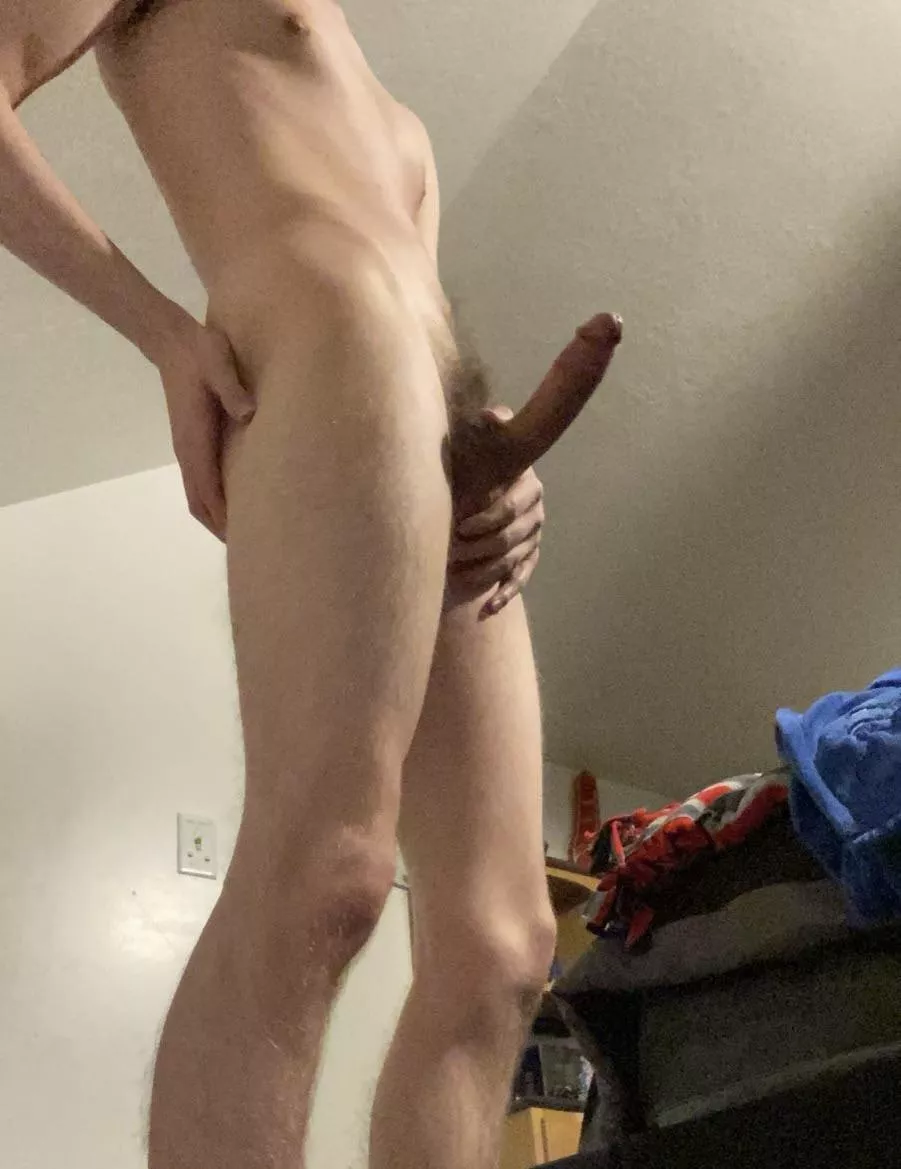 [18] need me an older woman in my life 😆