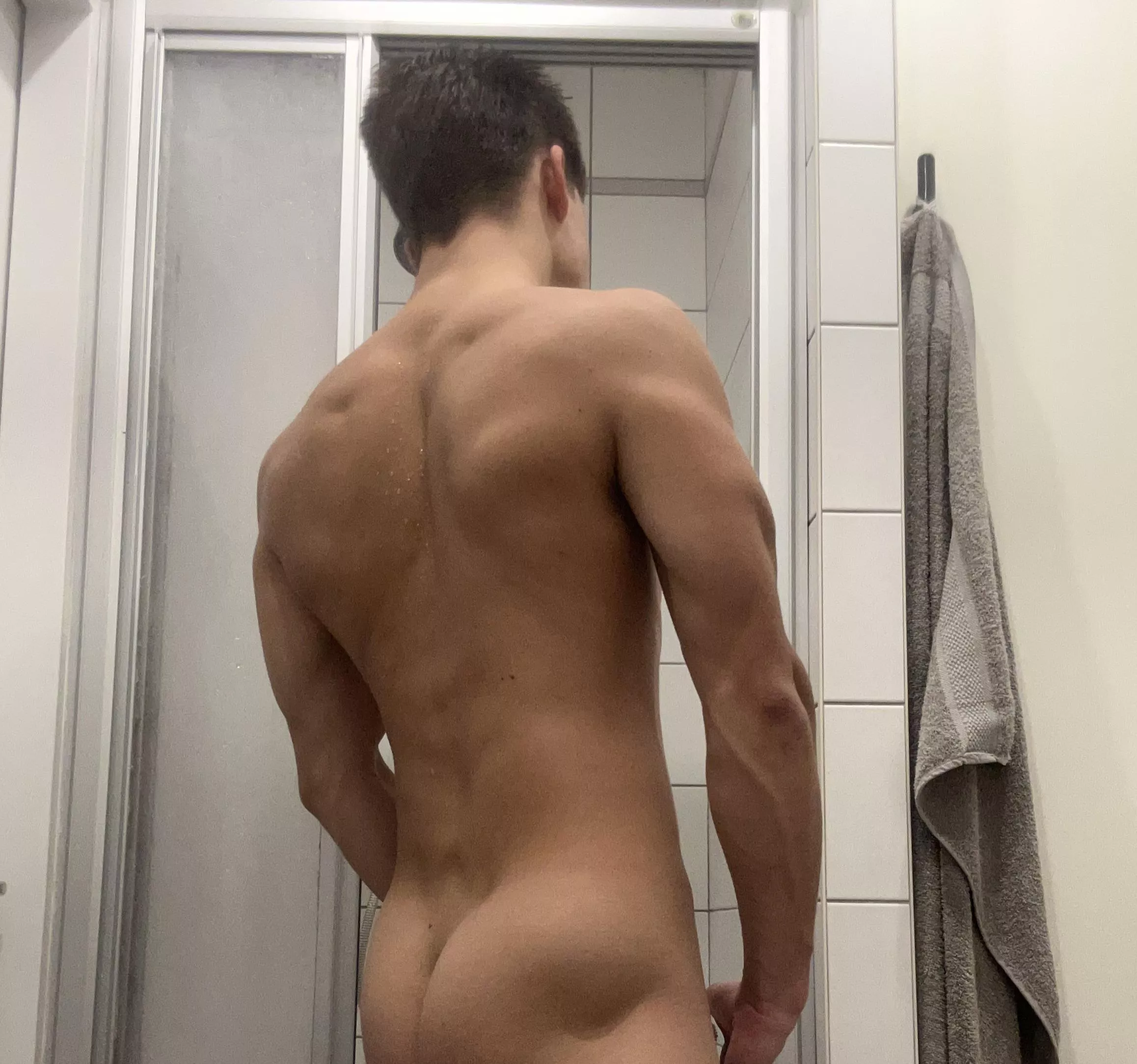 (19)Who wants to join me?