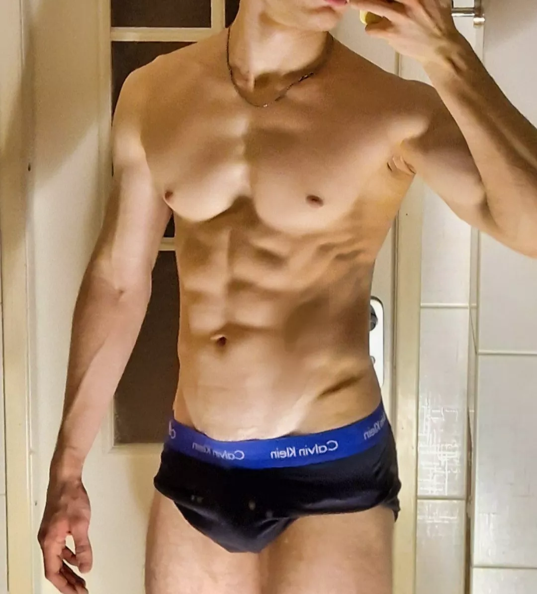 20 fit sub boy for a fit dom twunk/twink to control my orgasms
