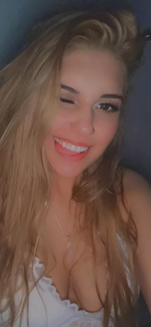 28 year old milf, how do I look?😌