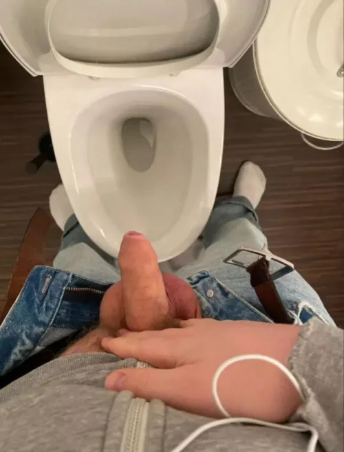 33 Sweden 🇸🇪 delivering uncut dick to Reddit. HMU in DM’s