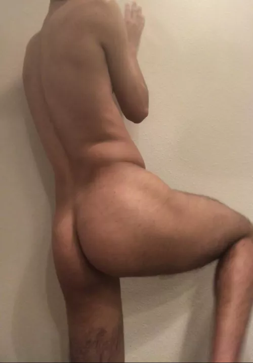 Ahhh don’t look at me I’m naked!