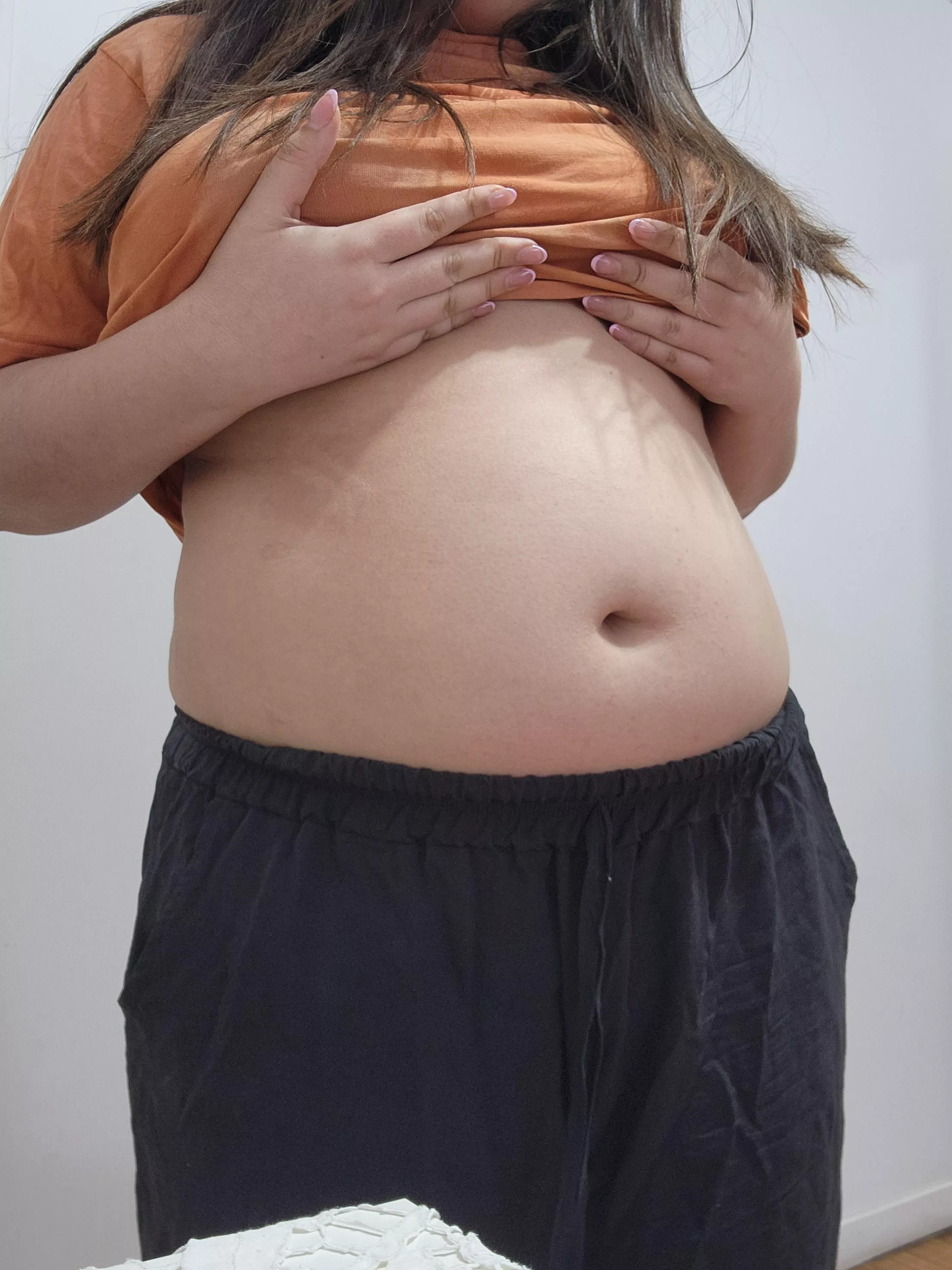 Big bellie and deep bellybutton 