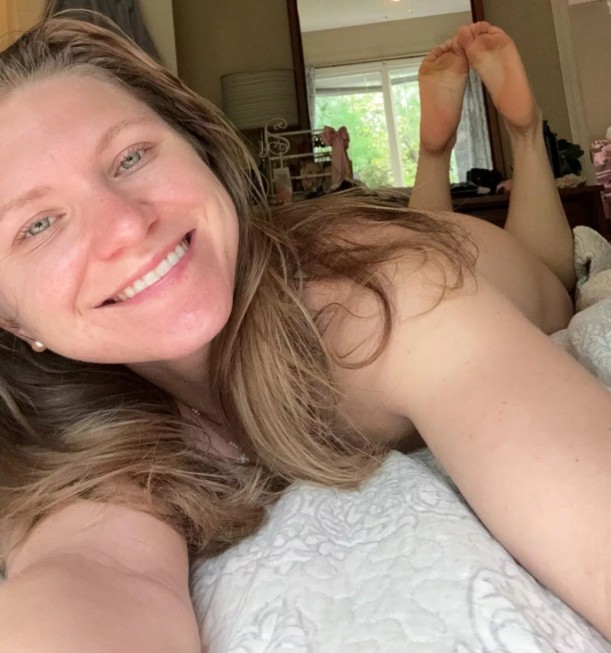 Can you cum in under a minute for these feet?  