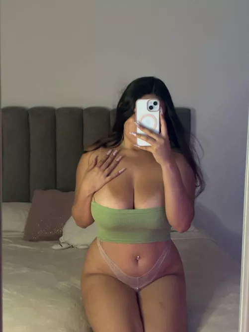 Comment your age if you'd fuck this latina body 19F