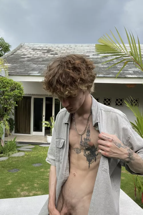 do you want me to show what is below?😏🍌