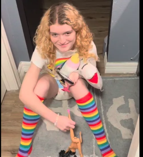 Does anyone know who this is? I found the blog before but lost it.