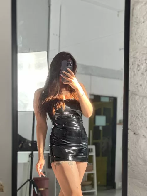 Does this new outfit I bought make me look hot?