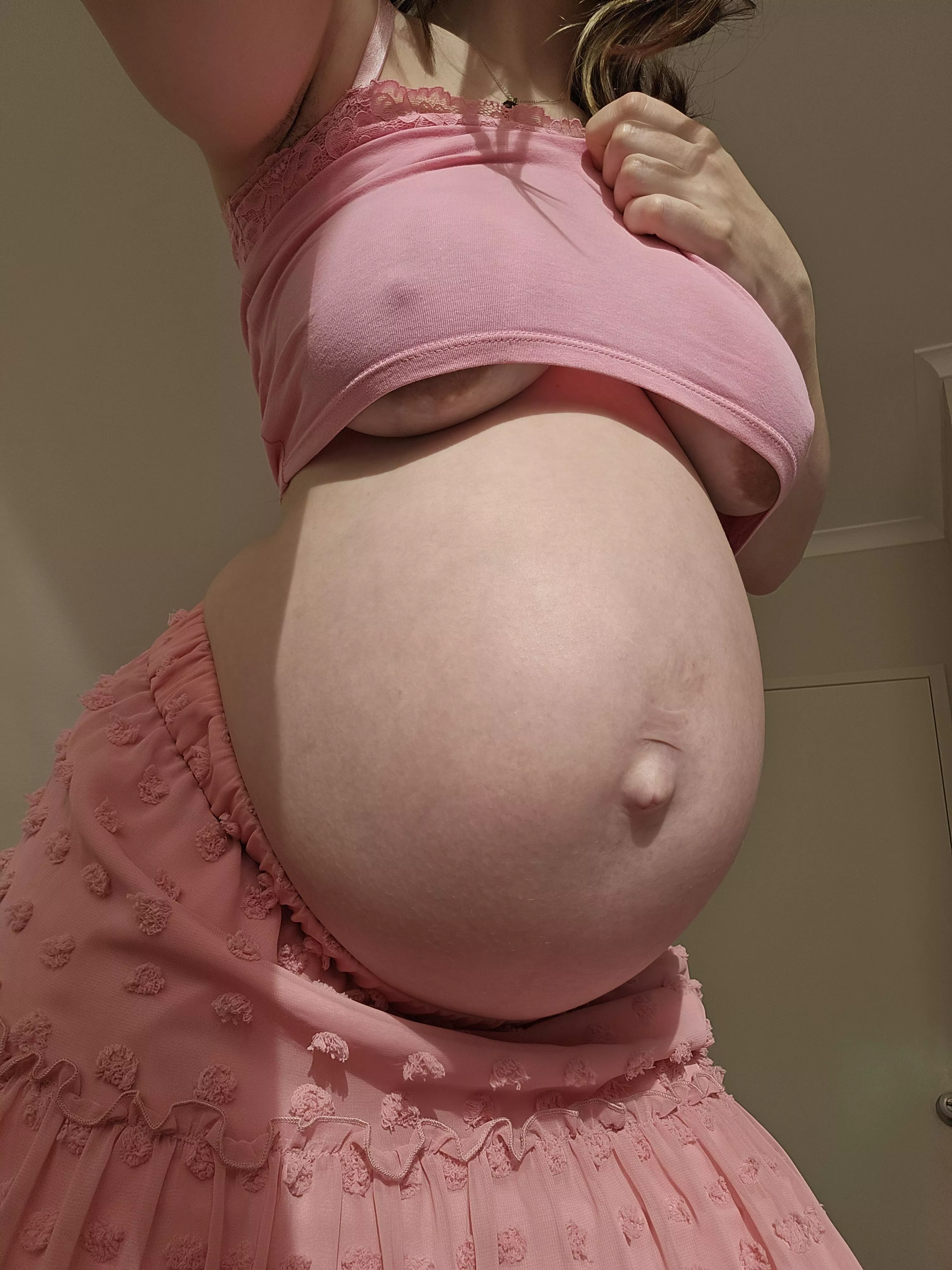 Feelin huge, lookin huge [33wks] 
