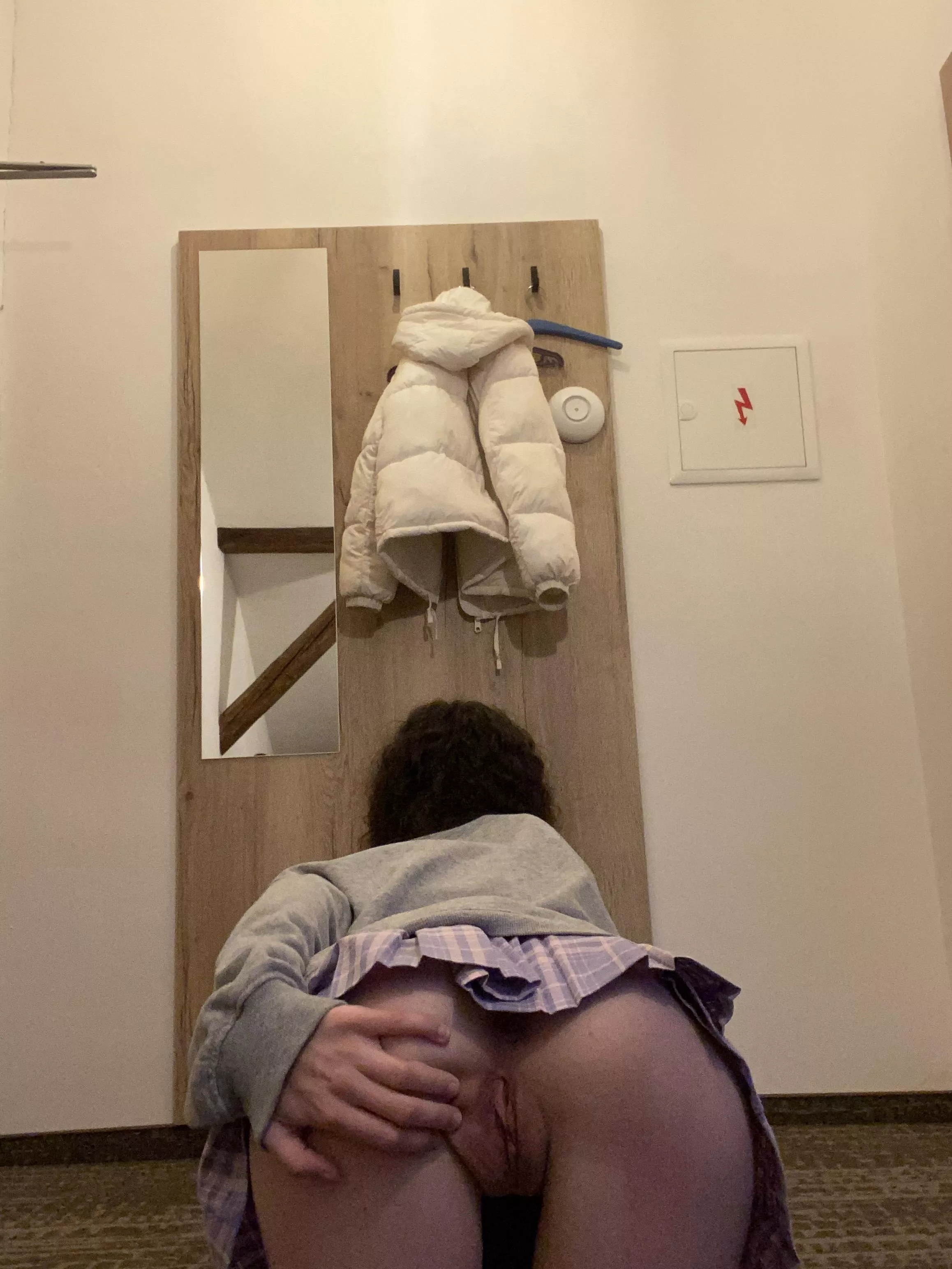 Forget your dream girl, coz I'm here to make you happy everyday