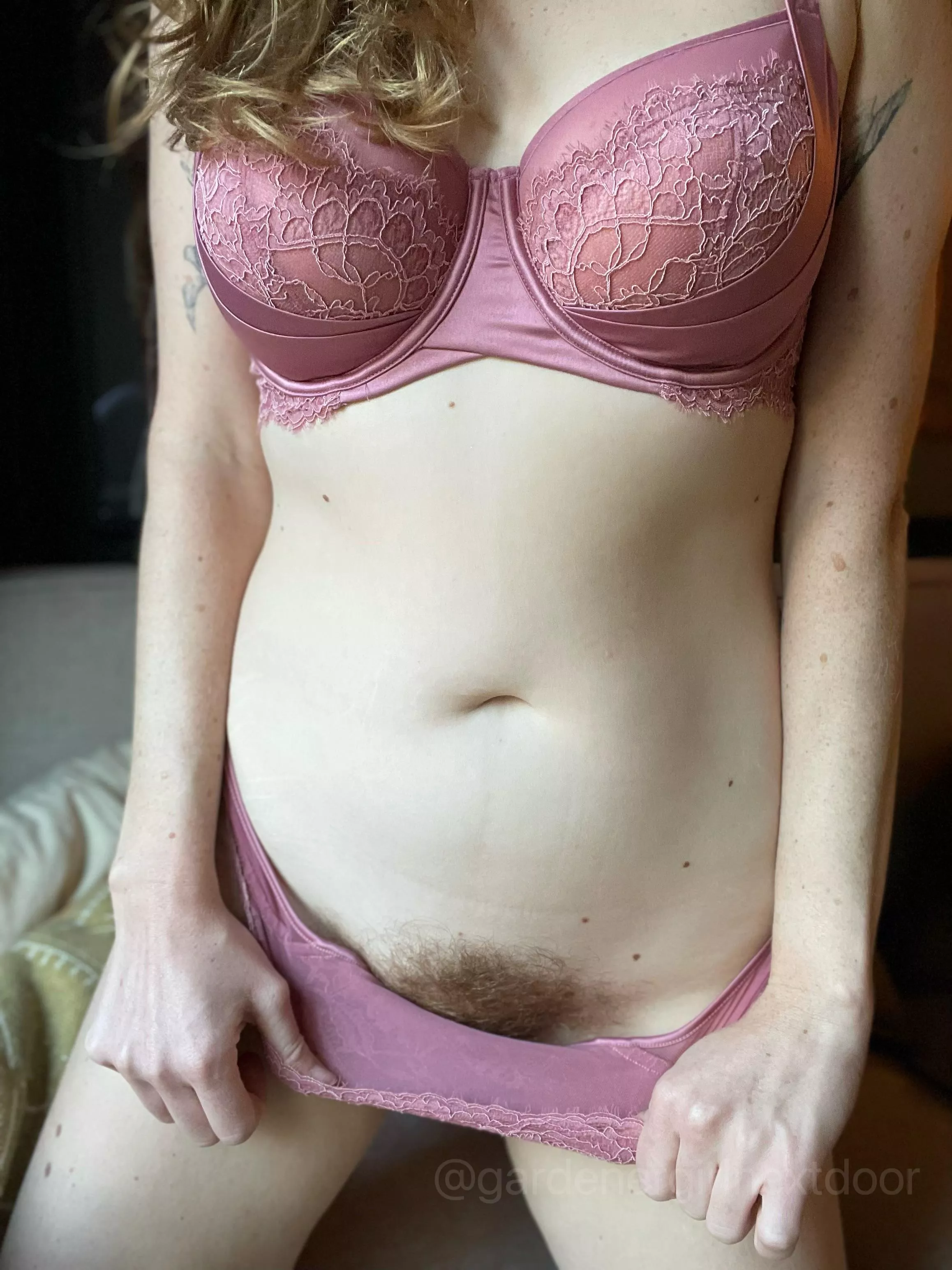 Hairy pussy should be the standard, am I right 