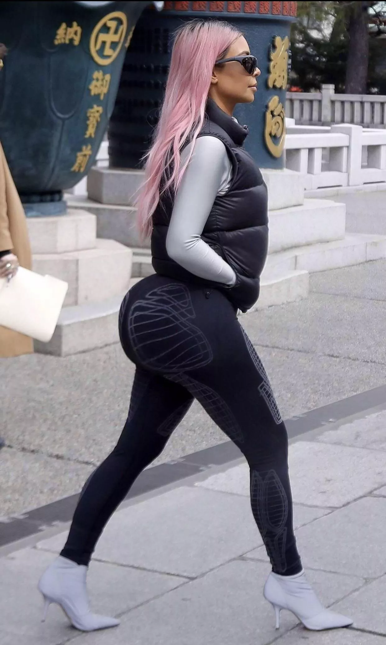 Her ass is so fat and sexy