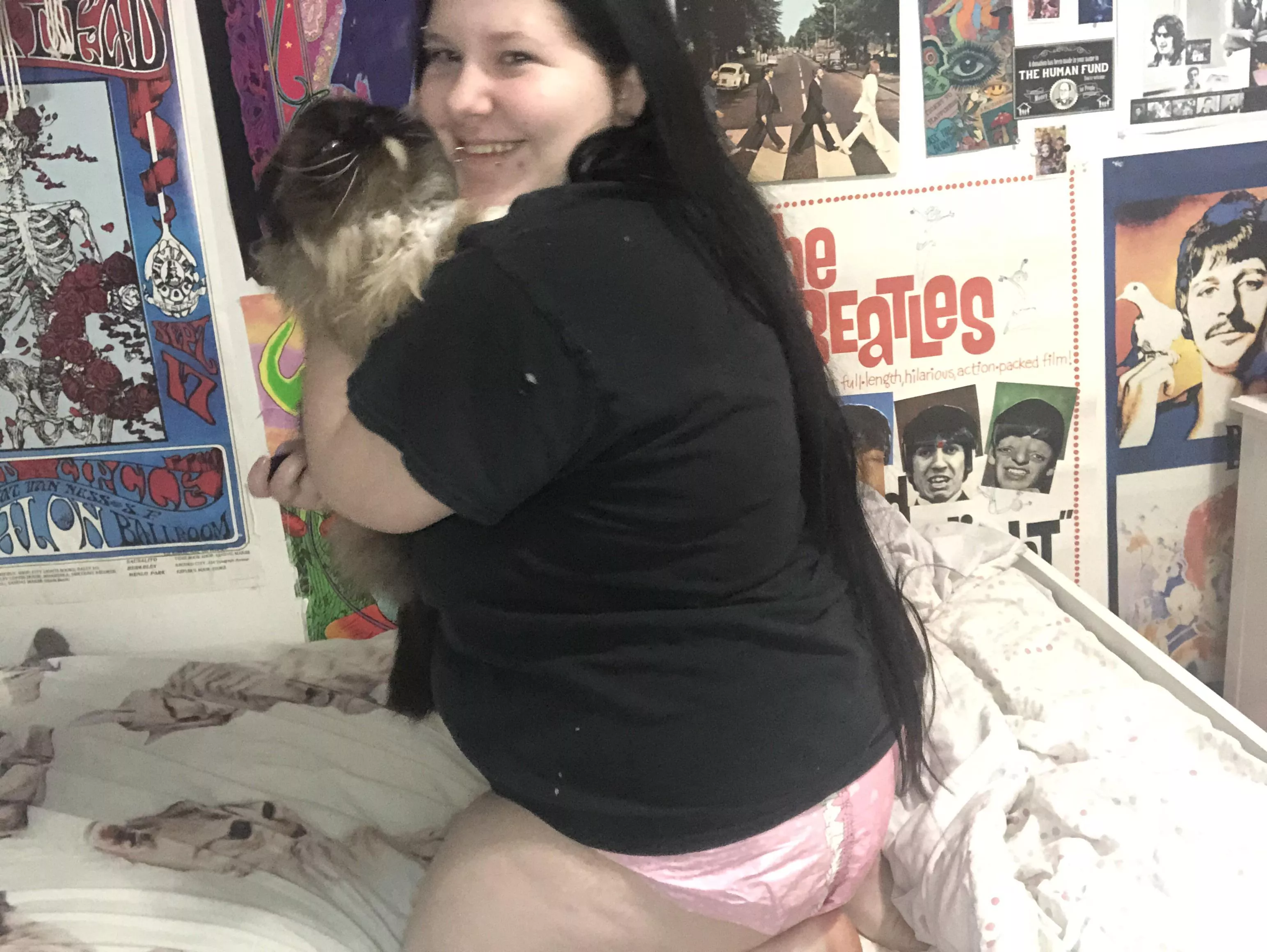 I did a photo shoot with my cat and I can’t get over her face